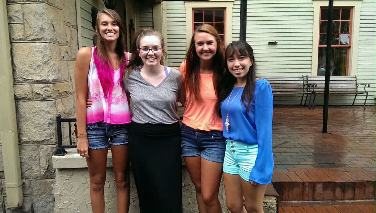 Happy birthday <a href="/lindzbrooke17/">Lindsey Alexander</a>!!!!😃love you and miss all of you guys a bunch!!😘💙