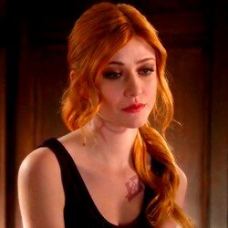 Shadowhunters2G's tweet photo. Nuestra Clary 
@BraveCreator https://t.co/PoGl2hmtjm
