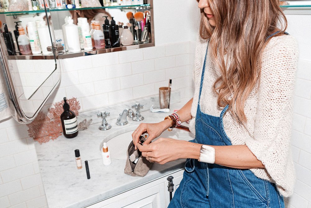 IntoTheGloss's tweet photo. Let @ullajohnsoninc's chic bathroom lull you into weekend mode https://t.co/EK80uW9M6x https://t.co/UVlgXy7LQ2