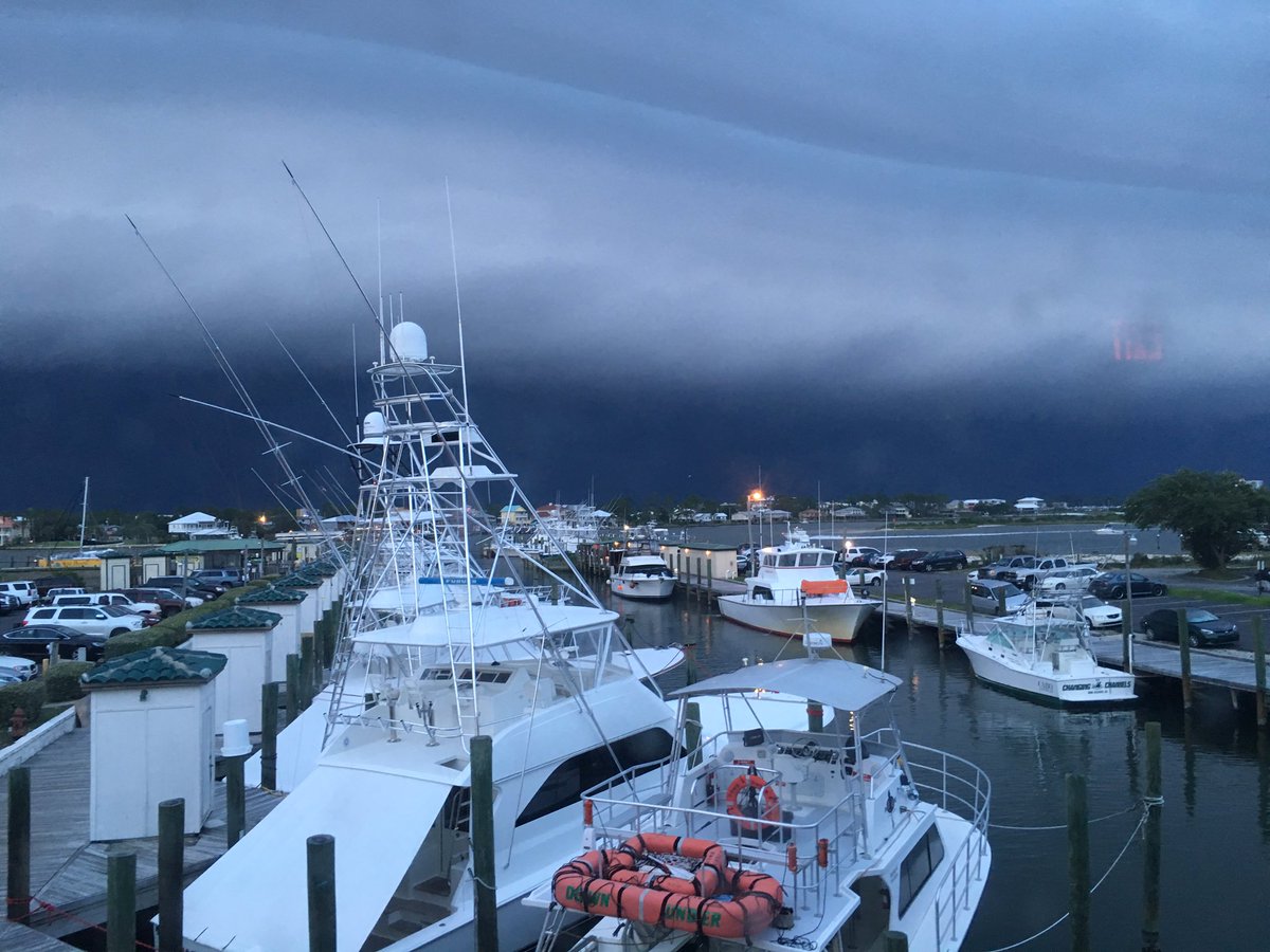 thomasjhouse's tweet photo. @spann The leading edge of the storm in Orange Beach. https://t.co/2A5Xqhmb4S