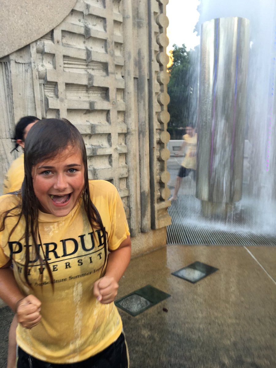 rowanwallar's tweet photo. FOUNTAIN RUN #PurdueMASI #cold https://t.co/7L8JRyS7cm