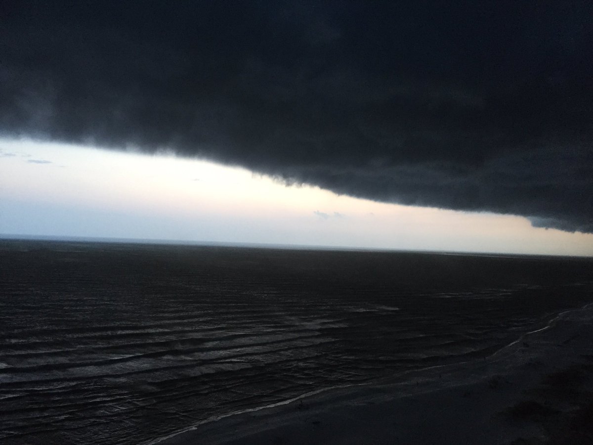 mrserinstevens's tweet photo. @spann Thunderstorm coming over the gulf in Perdido Key https://t.co/lFdNhnjr0J