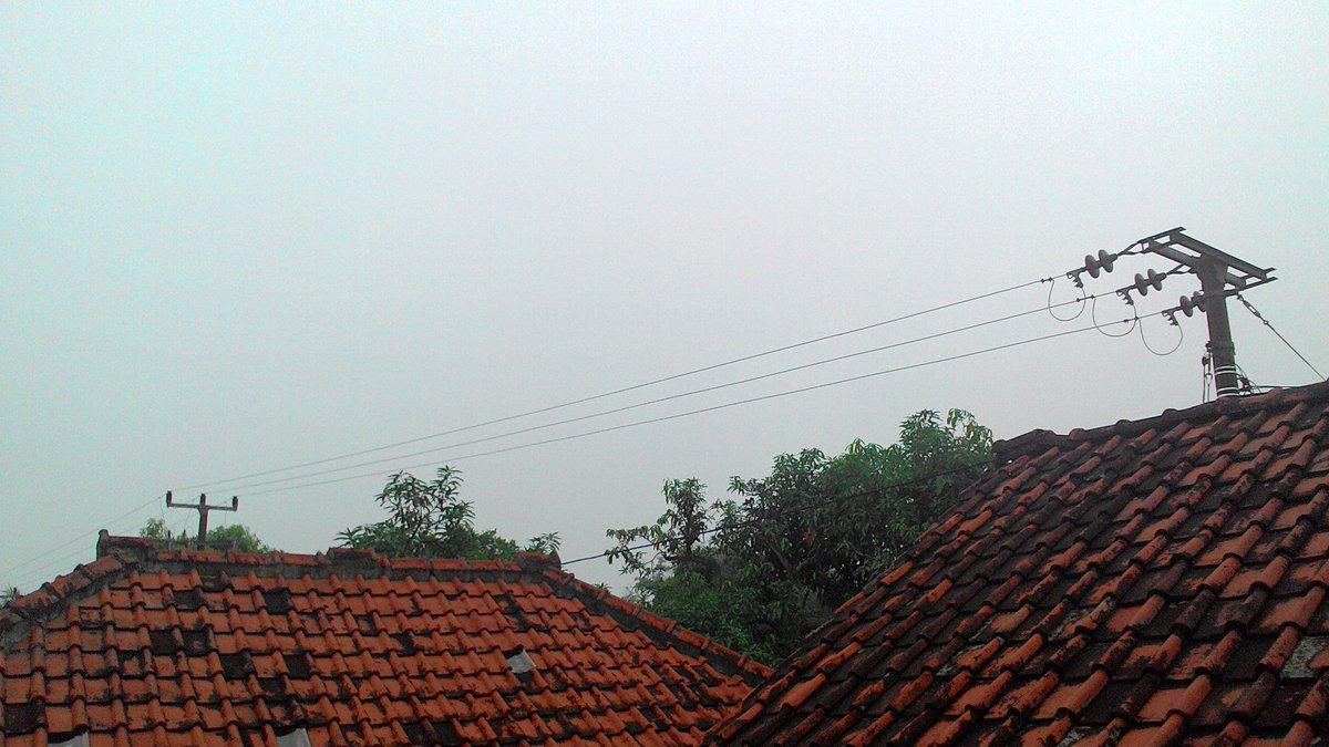 Pagi2 hujan,kabut disertai petir <a href="/sukarni/">Sukarni</a> @aboerchakra <a href="/infoMJLK/">Informasi Majalengka</a> <a href="/indrazyt/">indra db rahadian</a>