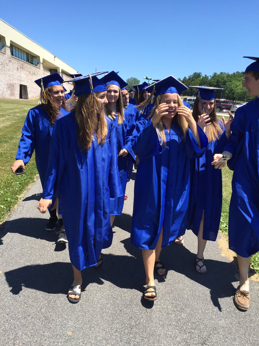 C_Ledley's tweet photo. Seniors say goodbye to MS &amp; ES!  Inspired their students &amp; made our staff members proud! https://t.co/wEP8nKDlf1