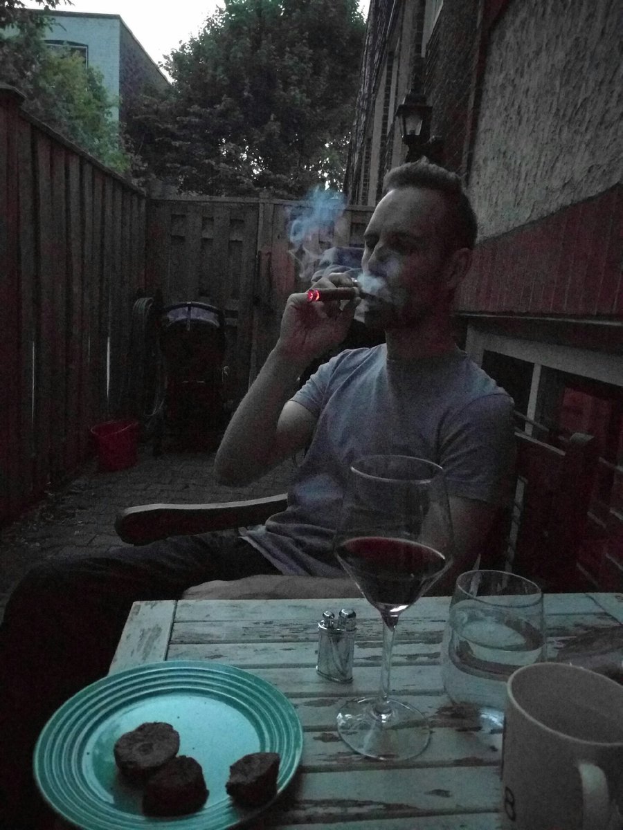 Special summer knee recovery protocol with @janetgreenp  #cigars #cuban