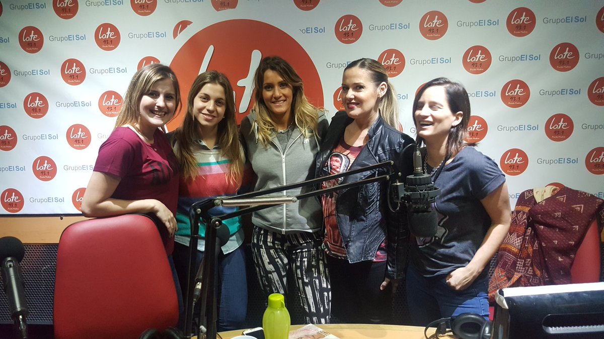 MicaViciconte's tweet photo. Ya salimos en 93.1 con @Pilarsmith https://t.co/2tJMv5vczc