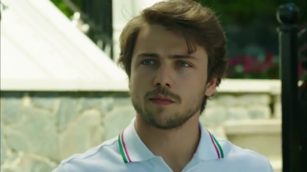 UlaMavi's tweet photo. beyaz☁️ ... kırmızı❤️... yeşil 💚 #tolgasaritaş gülmek güzel 😊. Gül ...@tolgasaritas  GüneşınKızları 1 Yıl https://t.co/uXj8weHVN4