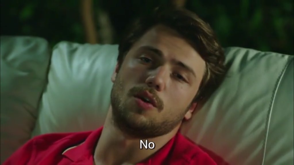 UlaMavi's tweet photo. beyaz☁️ ... kırmızı❤️... yeşil 💚 #tolgasaritaş gülmek güzel 😊. Gül ...@tolgasaritas  GüneşınKızları 1 Yıl https://t.co/uXj8weHVN4