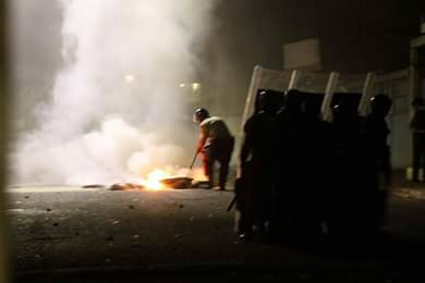 GegeRpz's tweet photo. .@lizardo_jesus  ANZOATEGUI: EL PUEBLO de Puerto Piritu PROTESTA porq NO HAY COMIDA!! FUERTE REPRESIÓN de la GNaziB https://t.co/UV6RVvlQEx