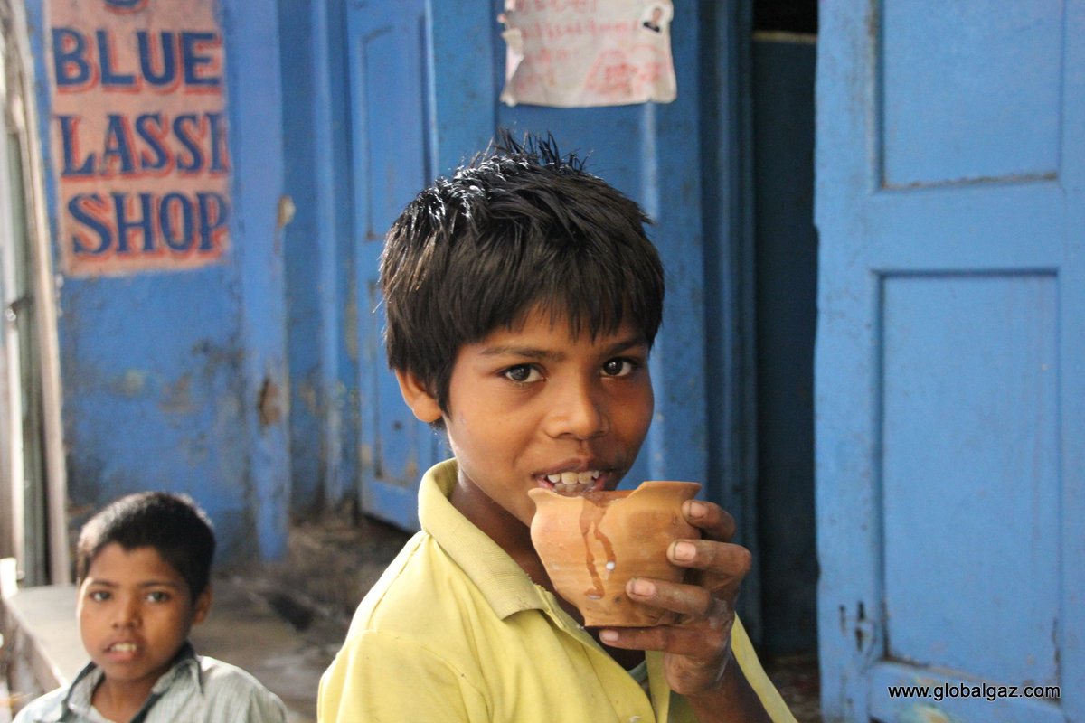 HitTheRoadMovie's tweet photo. Relaxing with a cool #lassi in #india #travel https://t.co/eYG1pZF1qO https://t.co/b90ANUDj5c