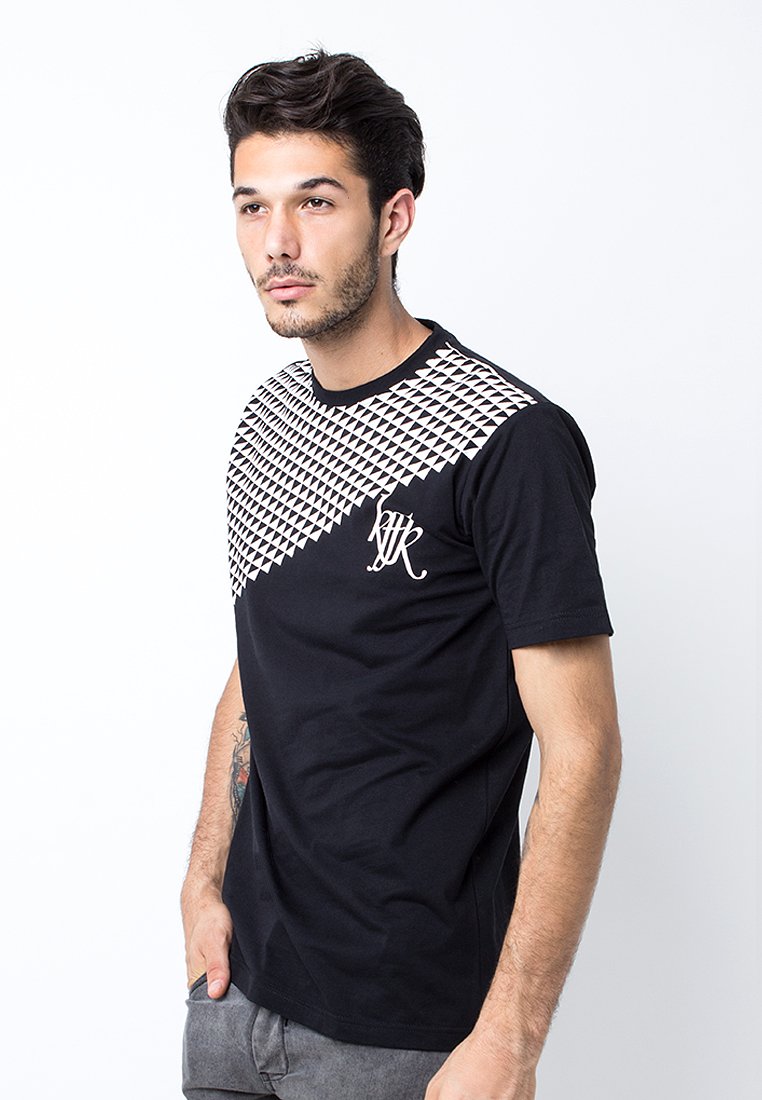 " Triangle T-Shirt" cocok bgt untuk kalian cowok" Simple. Order now: sms/wa 085871473359 BBM: 22CFF822