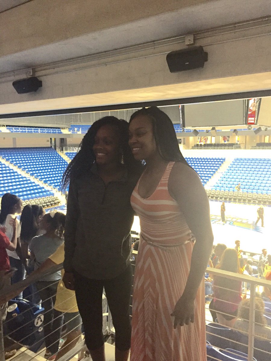 #TXUBlue Trinity Barnes with @DWingsHoops Odyssey Sims 💯💯