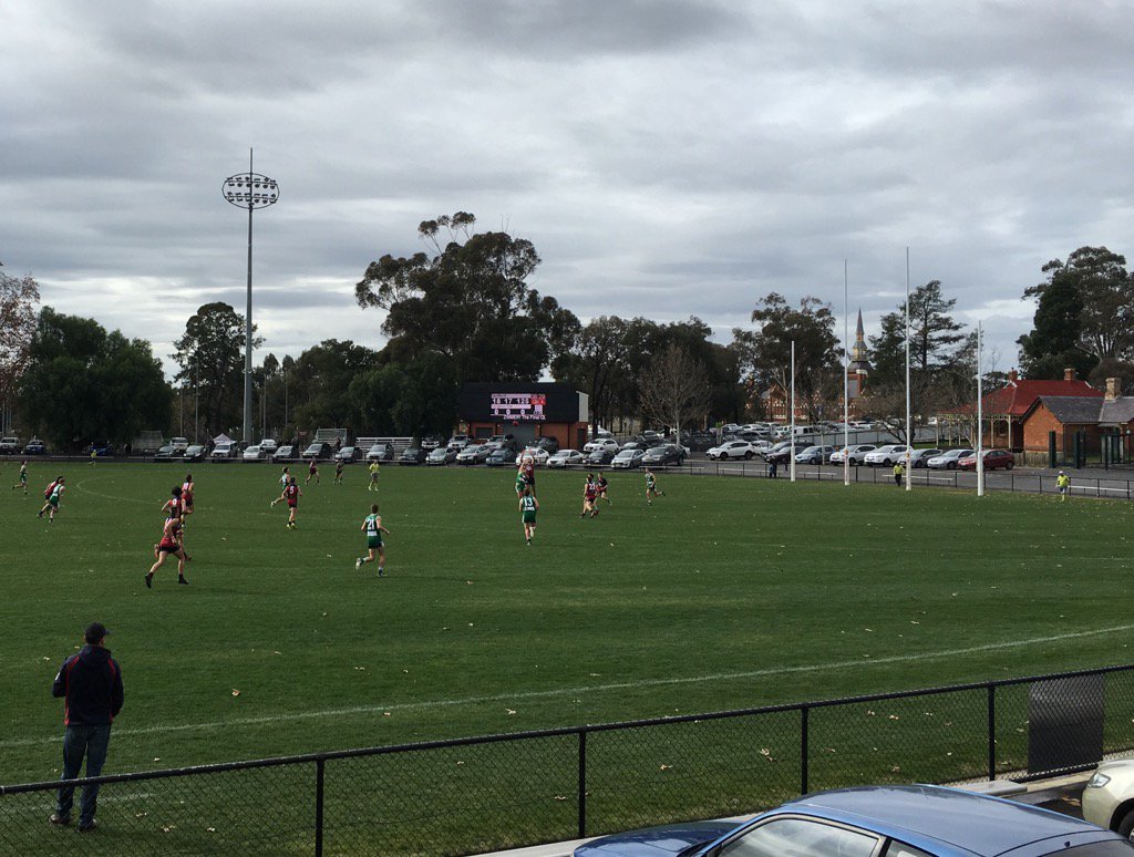 bendigosbest's tweet photo. At the QEO for @SandhurstFNC v @KFFNCOfficial. @joelbpeterson, Jock, @JacksonSaunders, @jay_donaldson your call team https://t.co/zzYJEZSKZh