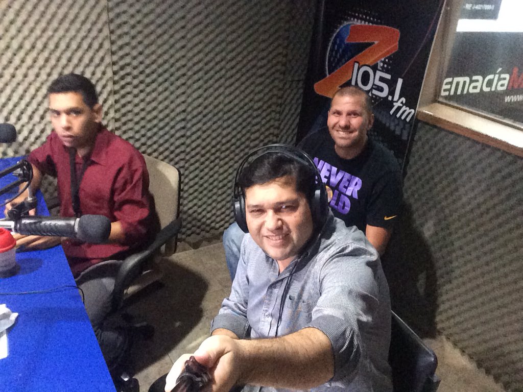Ya estamos en la radio Z105.1fm  en Guatire. Sintoniza.. Hablaremos de nuestros 50 años.  fmzradio.com