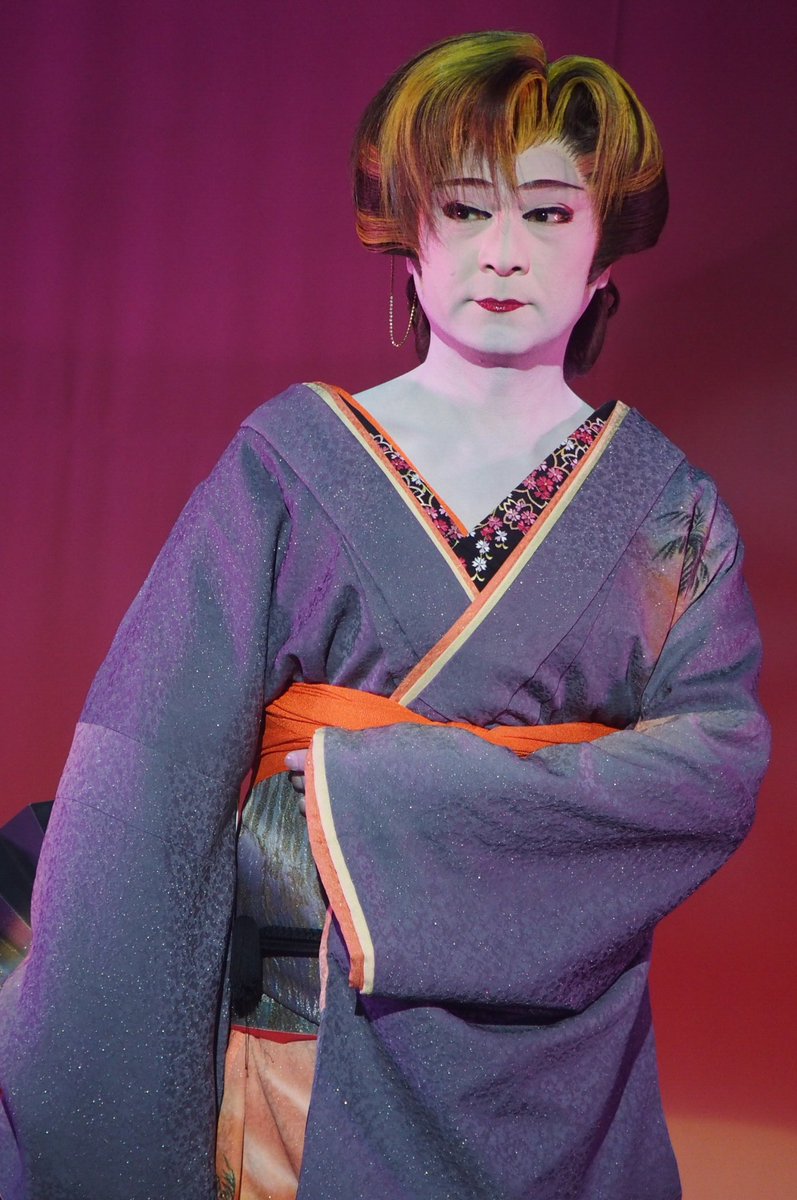 ねん Twitter પર 涙そうそう 夏川りみ 女形踊りはんの って 驚きでかすぎた 半襟かわいい って思ってて 後ろ向いたら髪飾りがまさかのヴィトン 劇団花吹雪 桜京誉