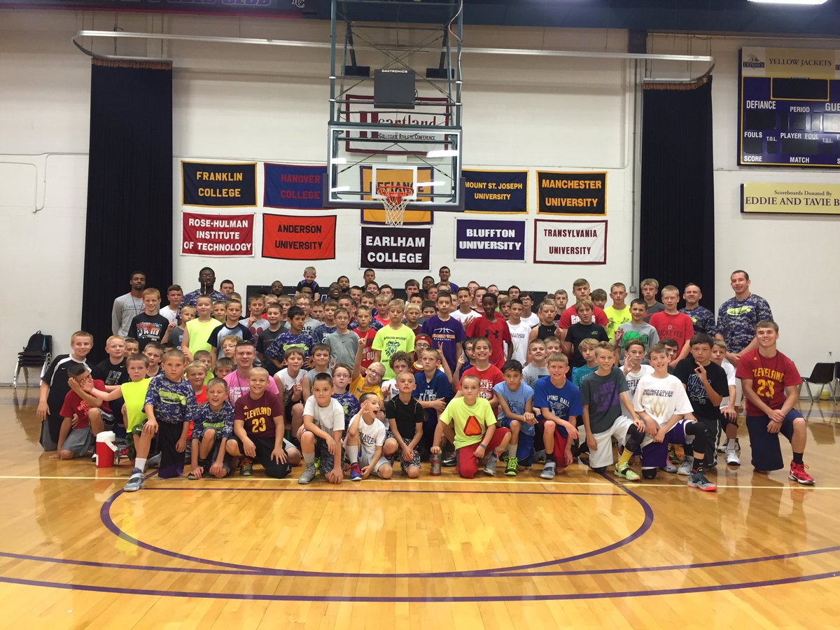 coachcuts10's tweet photo. Ballin DC style! #summercamp #dcyellowjackets #getbuckets https://t.co/ZcfV8MBogR
