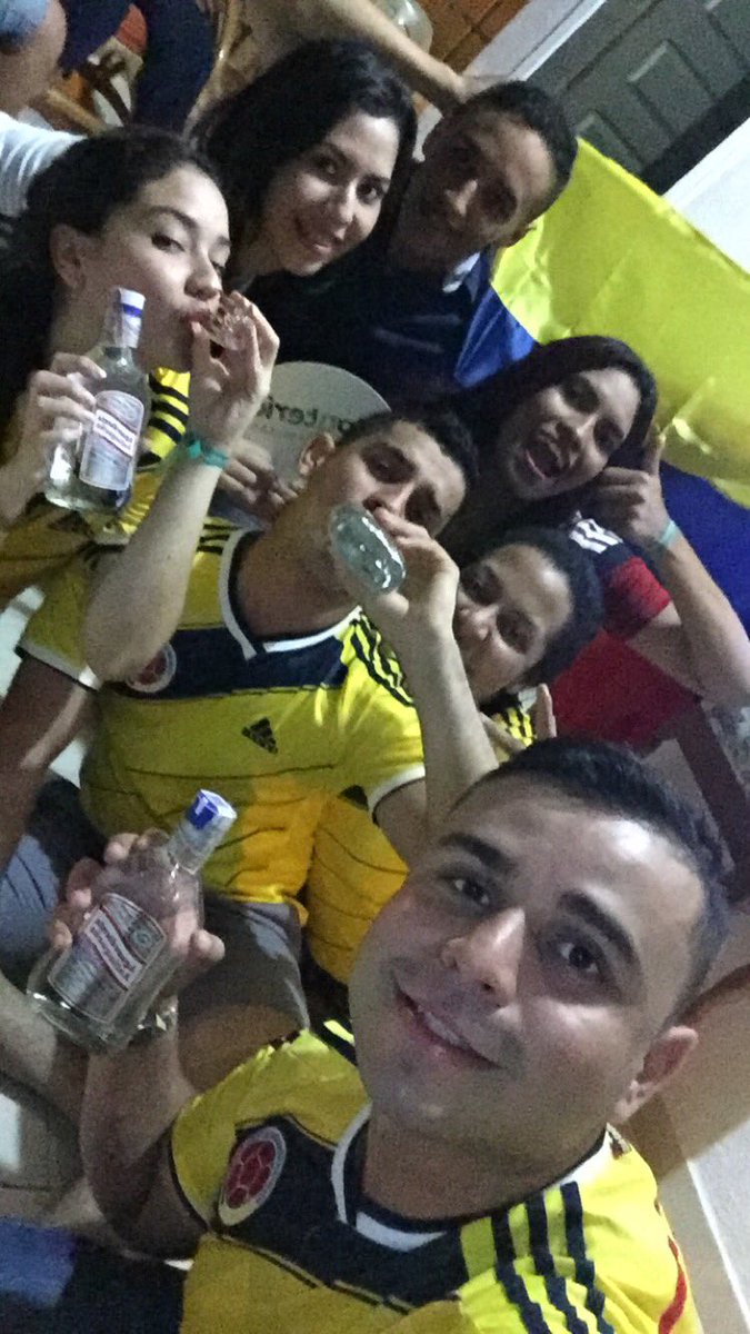 EricLagaresC's tweet photo. Celebramos la victoria de Colombia @Licosinu @AntioquenoFLA @FCFSeleccionCol https://t.co/Buq8x9IRs6