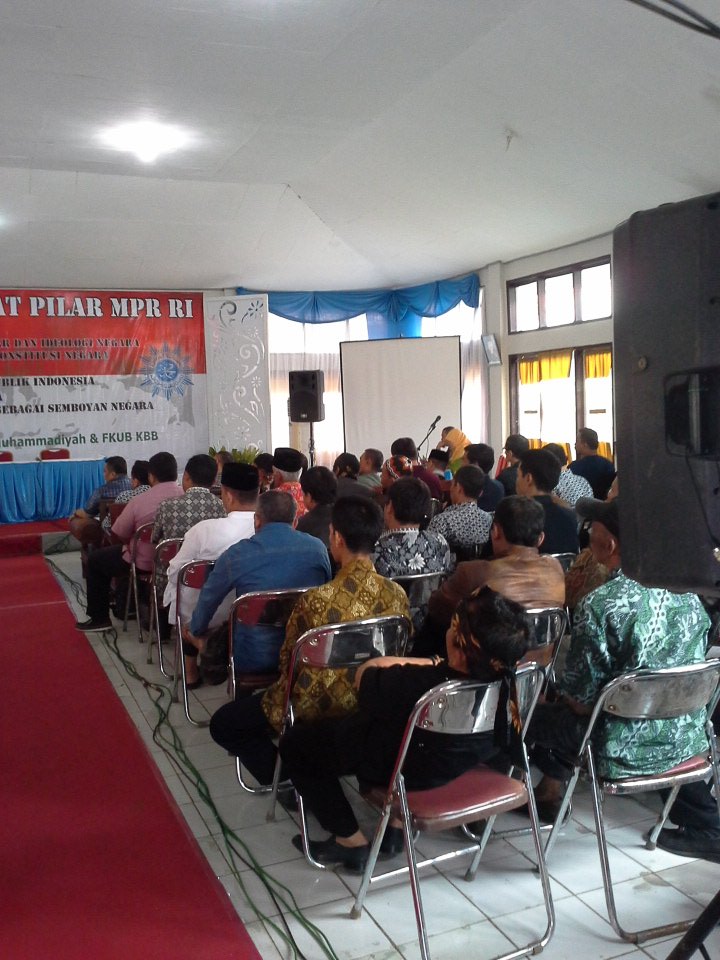 iswarimukhtar's tweet photo. Rukunnya hidup di bandung barat, berbeda tapi bisa berdampingan #BumikanPancasila #SabangMerauke https://t.co/XCd9VXlM4n