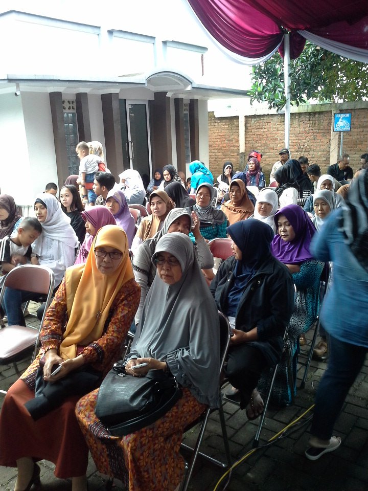 iswarimukhtar's tweet photo. Rukunnya hidup di bandung barat, berbeda tapi bisa berdampingan #BumikanPancasila #SabangMerauke https://t.co/XCd9VXlM4n