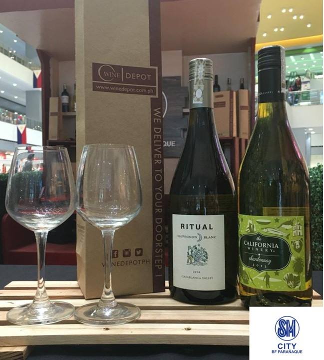 SMCityBF's tweet photo. Care for a class of wine? Wine tasting at the Main Atrium by Wine Depot. #DadIsKingAtSM #SMEvents #SMBFun https://t.co/MueSJxeMYm