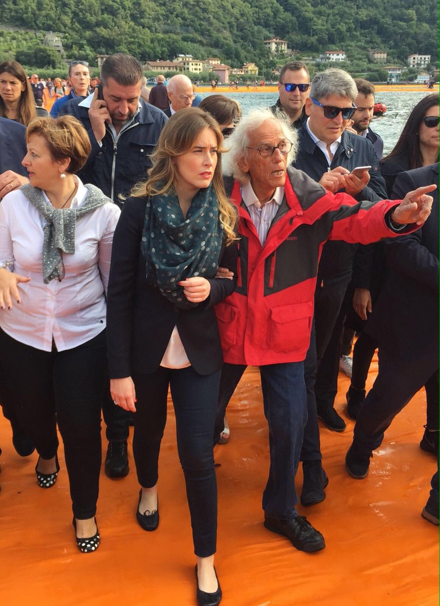 meb's tweet photo. Al lago d'Iseo, percorrendo The #FloatingPiers con l'artista Christo. Un'opera da vivere https://t.co/gRH5EhUJVO