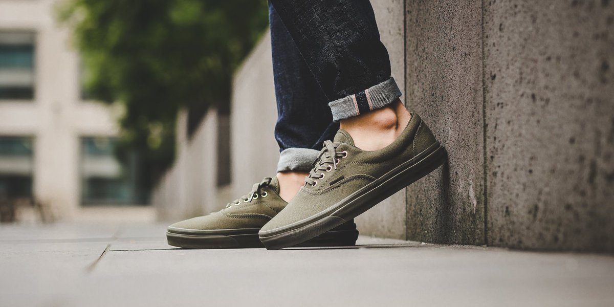 vans era gold mono