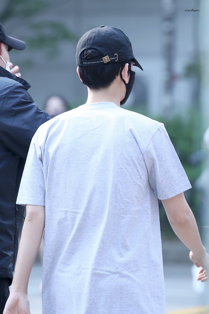 Stardusttttt_'s tweet photo. 160617 KBS 뮤뱅 출근 ❤️ #Baekhyun #백현
https://t.co/UXqUzSWSXP https://t.co/5GGI95LJlw