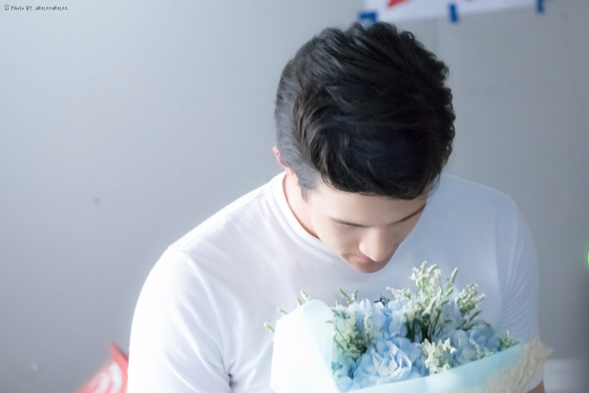 boicebeer's tweet photo. •160616• Flower boy~ 🌼 #เจมส์มาร์ https://t.co/B1Fb8g5oJe