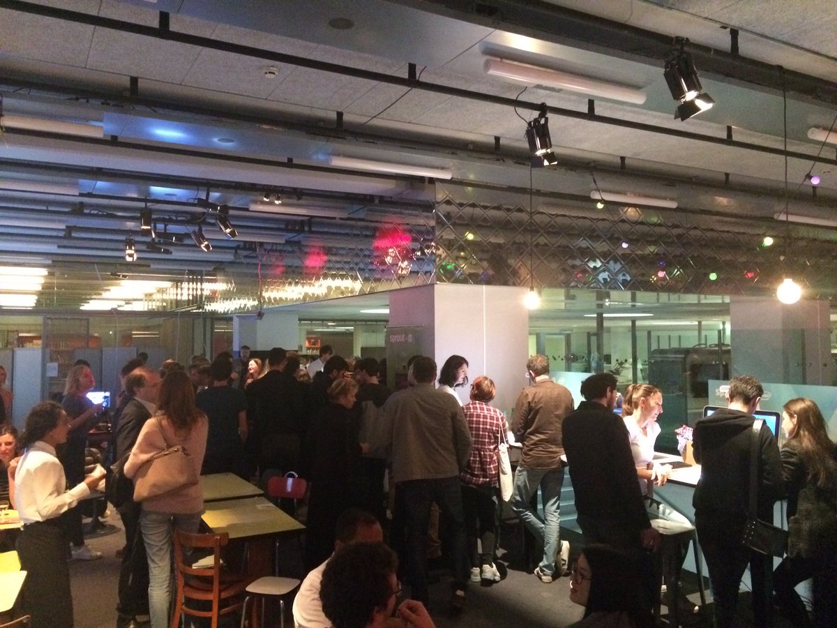 SteeveBourdon's tweet photo. Il y avait du beau monde et de belles démos ! #DesignNightParis
@AutodeskFrance @beatricec https://t.co/cbw6bDXYxM