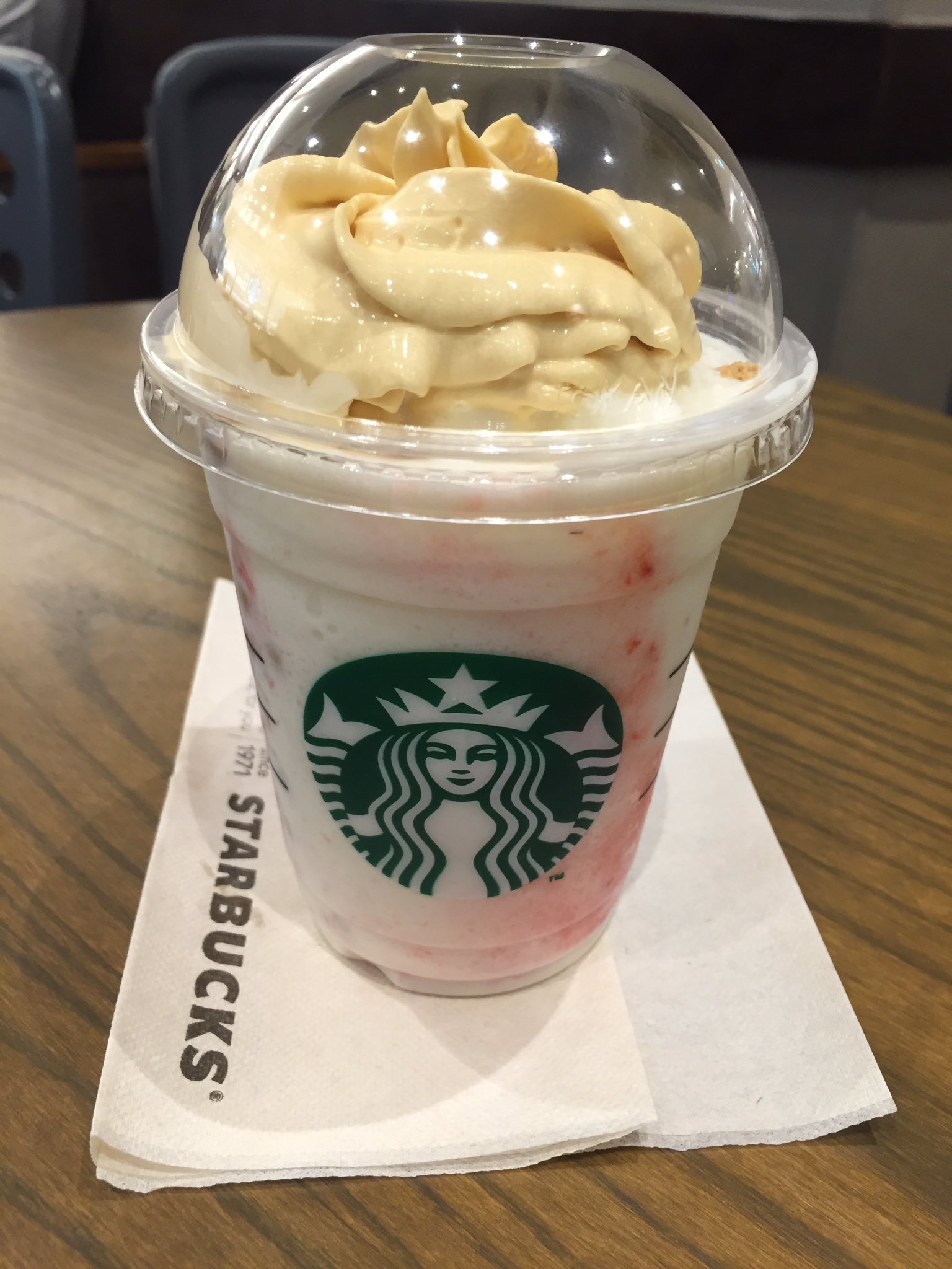 ベイクドチーズケーキフラペチーノwithストロベリーソース Twitter Search Twitter