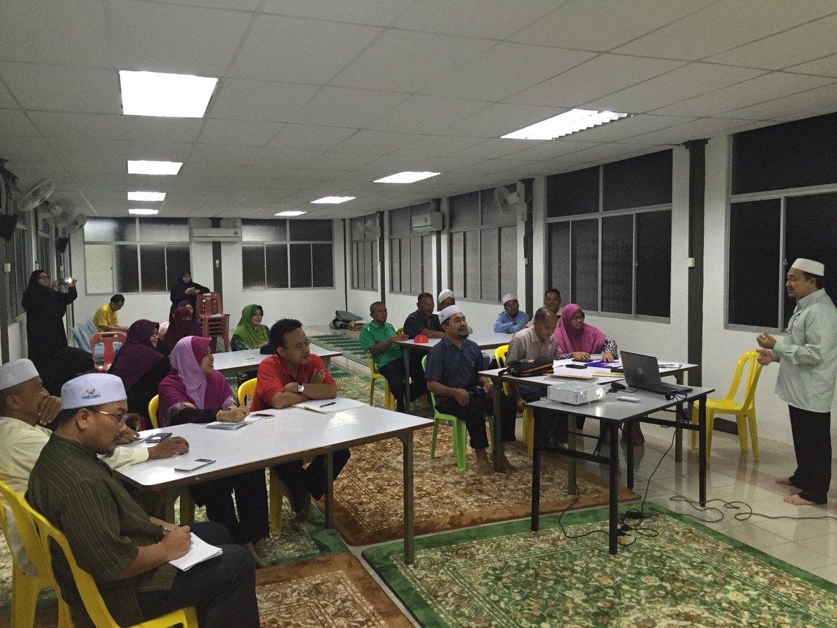 daidanial's tweet photo. First program. #olivehouse #marketingdevelopement (@ Masjid Saidina Umar Al-Khattab) https://t.co/Tv3D0HQTkI https://t.co/WiaVX7PIVI