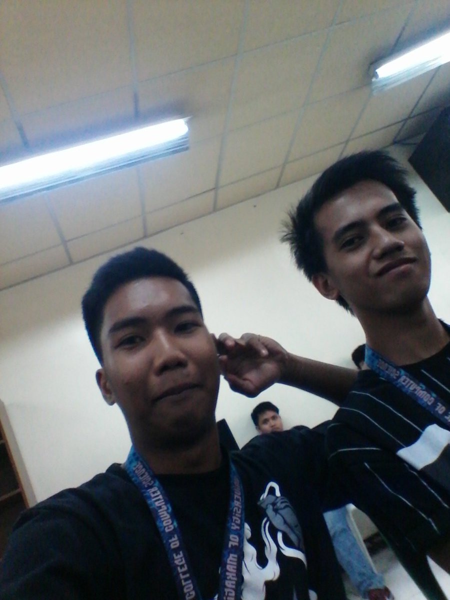 cariasoJA's tweet photo. Happy Birthday sa kapatid ko 😂😂 sa ibang ina joke😂 @ItsmeLeumej https://t.co/KXLXt9880j