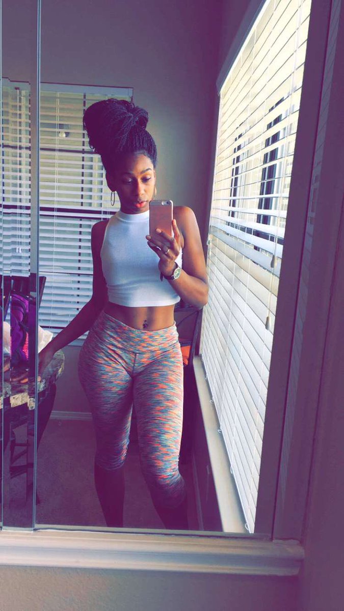 ashlinychole's tweet photo. Hola👋🏾 #TGIF https://t.co/ICVaOglV5R