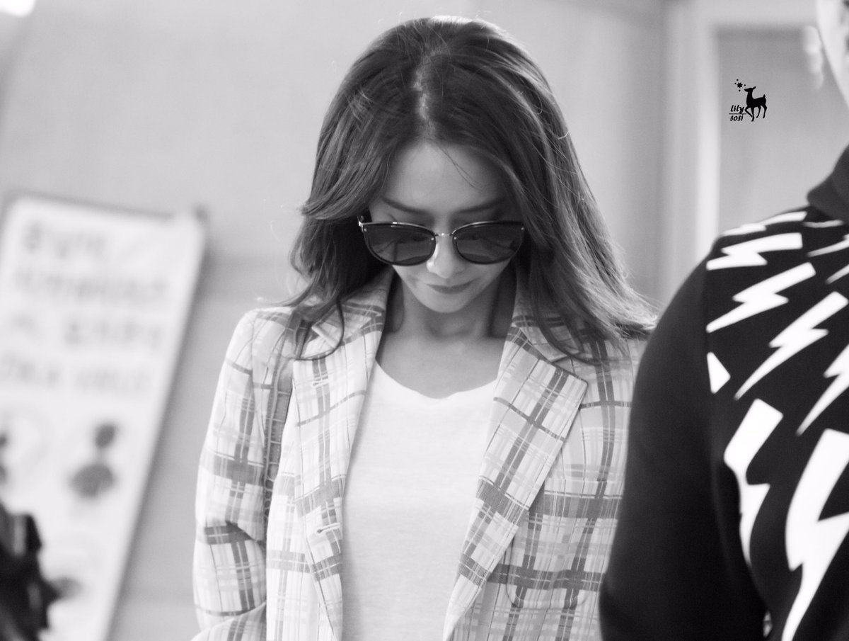 [PIC][16-05-2016]YoonA khởi hành đi Quảng Châu - Trung Quốc để tham dự sự kiện của hãng Game "武神赵子龙页游" vào sáng nay ClNabWKWYAAJzEo