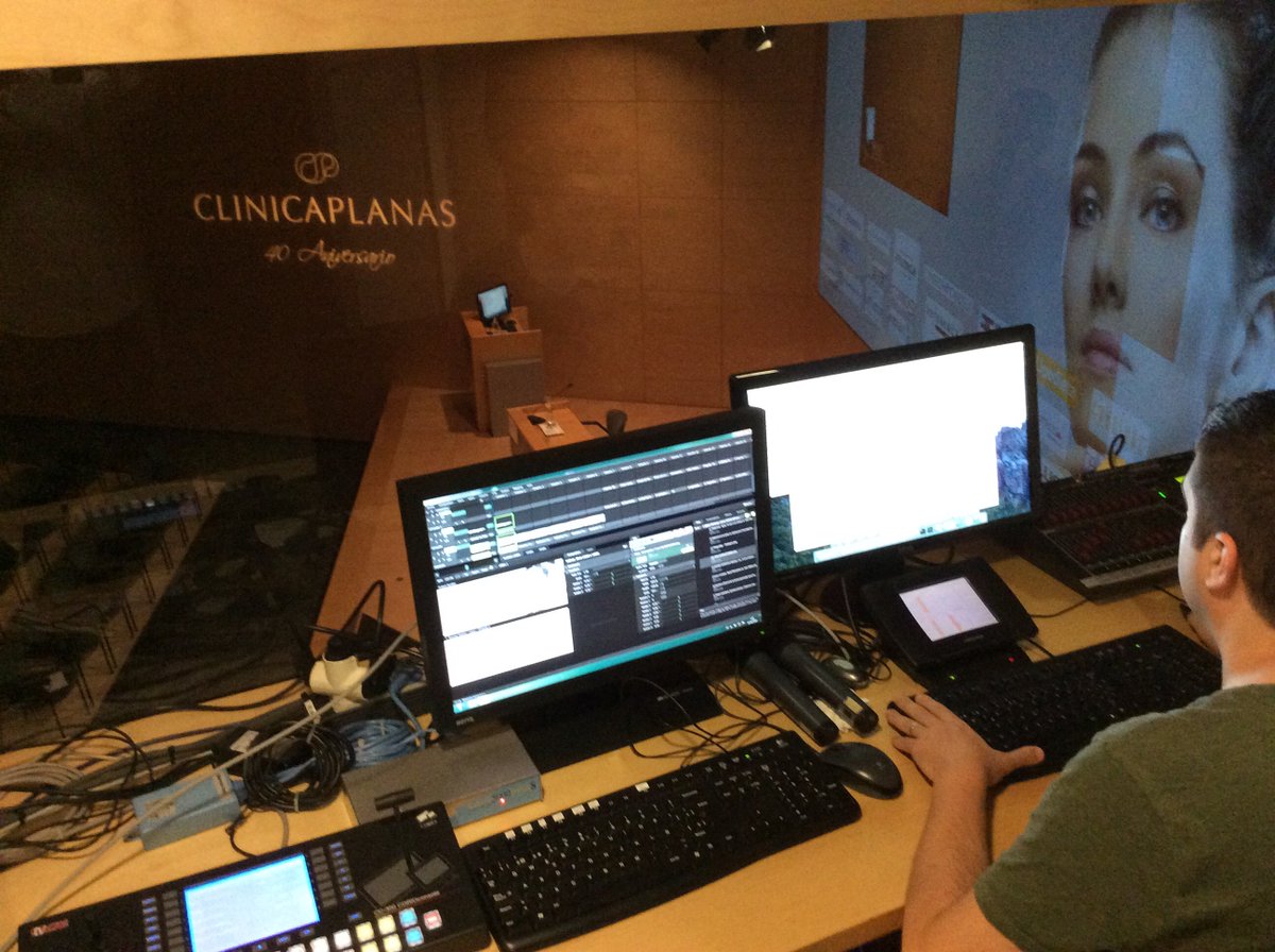 clinicaplanas's tweet image. Todo a punto para empezar! #saladecontrol #medicinaesteticaCP2016