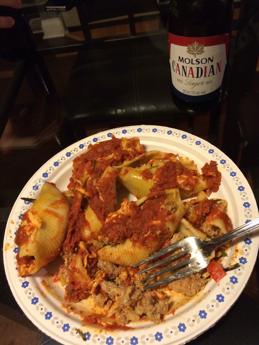 kellyb_83's tweet photo. @azdst32 @Jamaal31_ absolutely delicious. Began demolishing it the second I walked in 😍 https://t.co/TndgCW1niN
