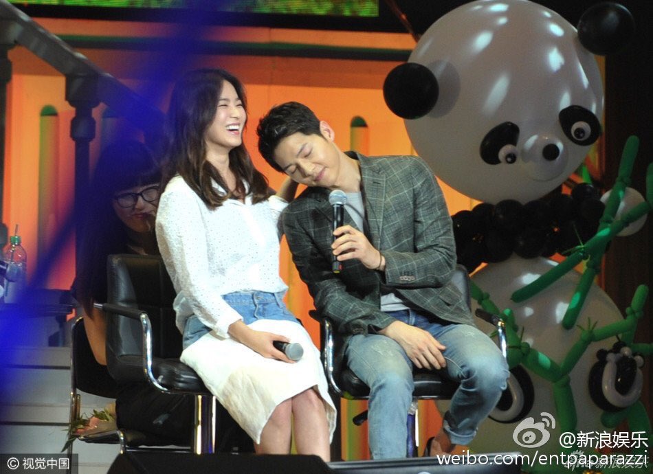 LusiChengYao's tweet photo. บอกชั้นทีนี้งานมีตลุงใช่ไหม ชั้นนึกว่างานแต่ง หวานอะไรเบอร์น้านน😍🙈😍 #SongSongCouple https://t.co/v0eP4AVbQ1