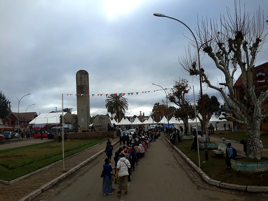 PresidenceMada's tweet photo. Ce jour, à Antsirabe: lancement du Système de Paiement Electronique des dépenses en Carburants et Lubrifiants #SPECL https://t.co/1dqpcZFpvm
