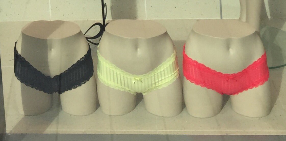 MATCHDAY! Wij supporteren vandaag vanuit de winkel voor onze Rode Duivels. 🎀⚽️🇧🇪 #belirl #tousenfrance #EURO2016