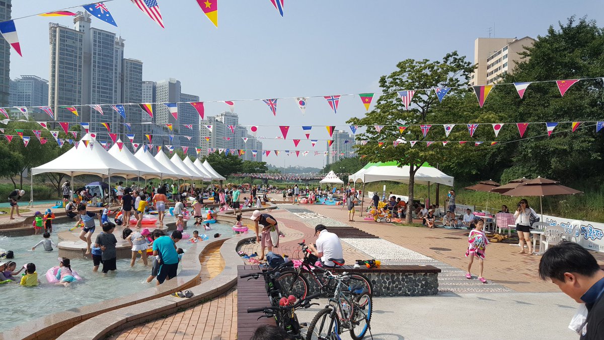 더위 잡는 #성남시 탄천 물놀이장 개장
물놀이장은 무료입니다.
아이들의 천국 정자물놀이장 ~~~^.^