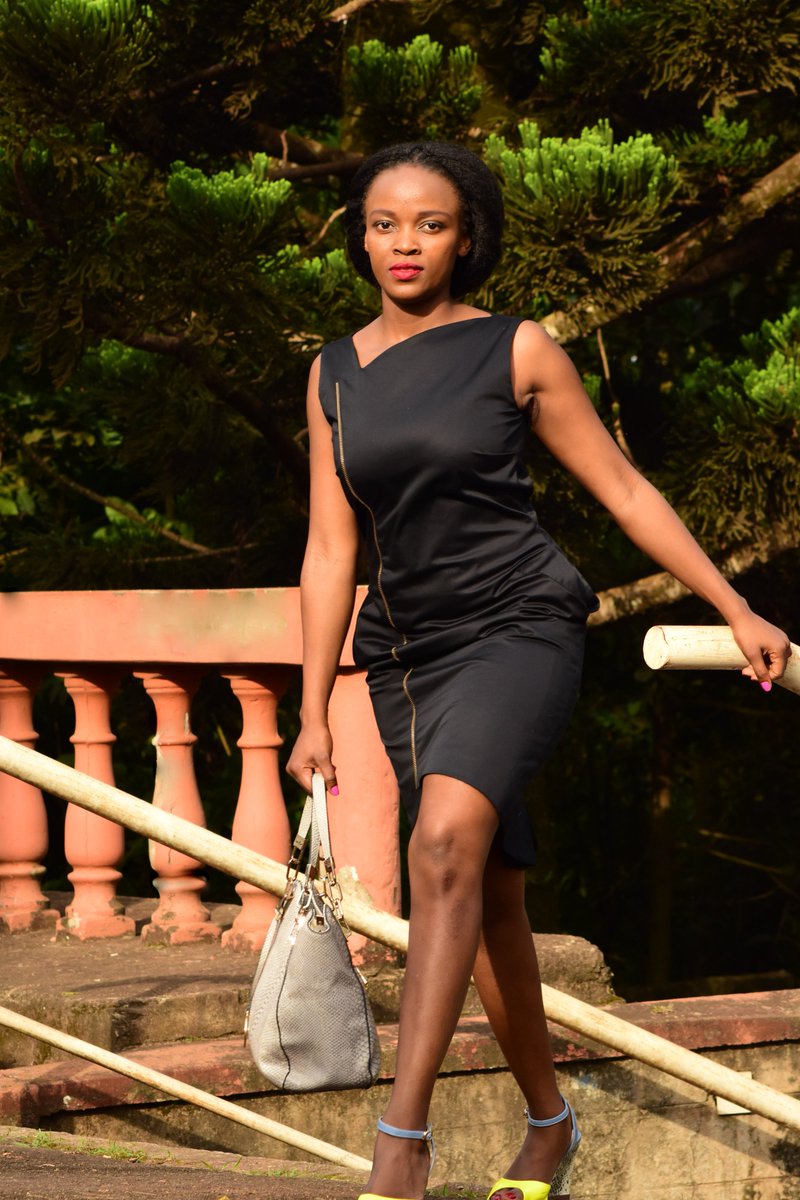 CuriosityArc's tweet image. STAGE 1: Cacoon 
Silhouette: Fitted
Details: Asymmetrical front neck and hem, zip detail
AVAILABLE ON ORDER