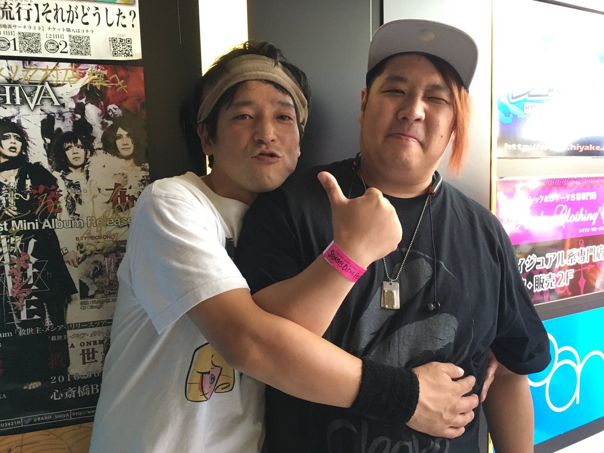 setkohstraight's tweet photo. 久々で最高の再会!!いつの間にか古い付き合いに!また一緒にやりたい。
そう思える友達です #thefangs #fuckyouheroes https://t.co/4rmdzQFKbE