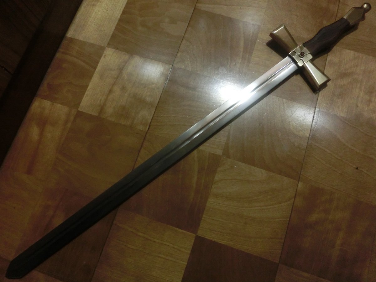 kanadann's tweet photo. 最近、ニコニコ動画にアップロードした模造刀

1800年頃の、マルタ騎士団の剣を真似た物
実戦向けに作られた物ではなく、式典用として作られた物だそうです https://t.co/tcgPvvzfAk