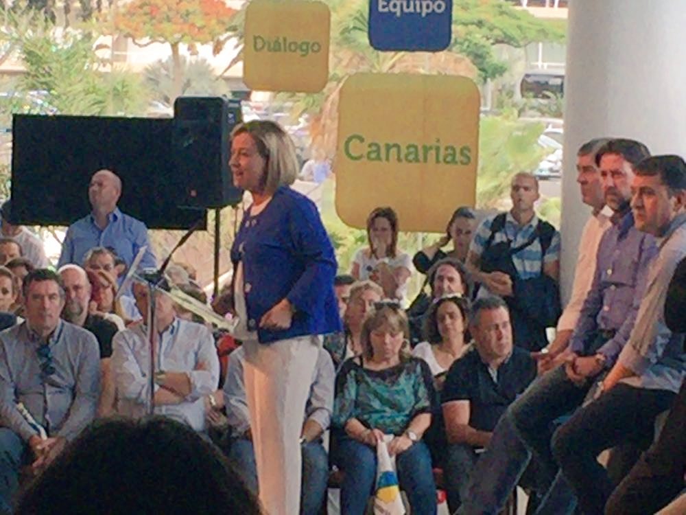 CCArona's tweet photo. Impresionante el acto principal de campaña de CC-PNC en Tenerife. Porque #Canarias es lo que importa el #26J https://t.co/tNsDNkN6w0