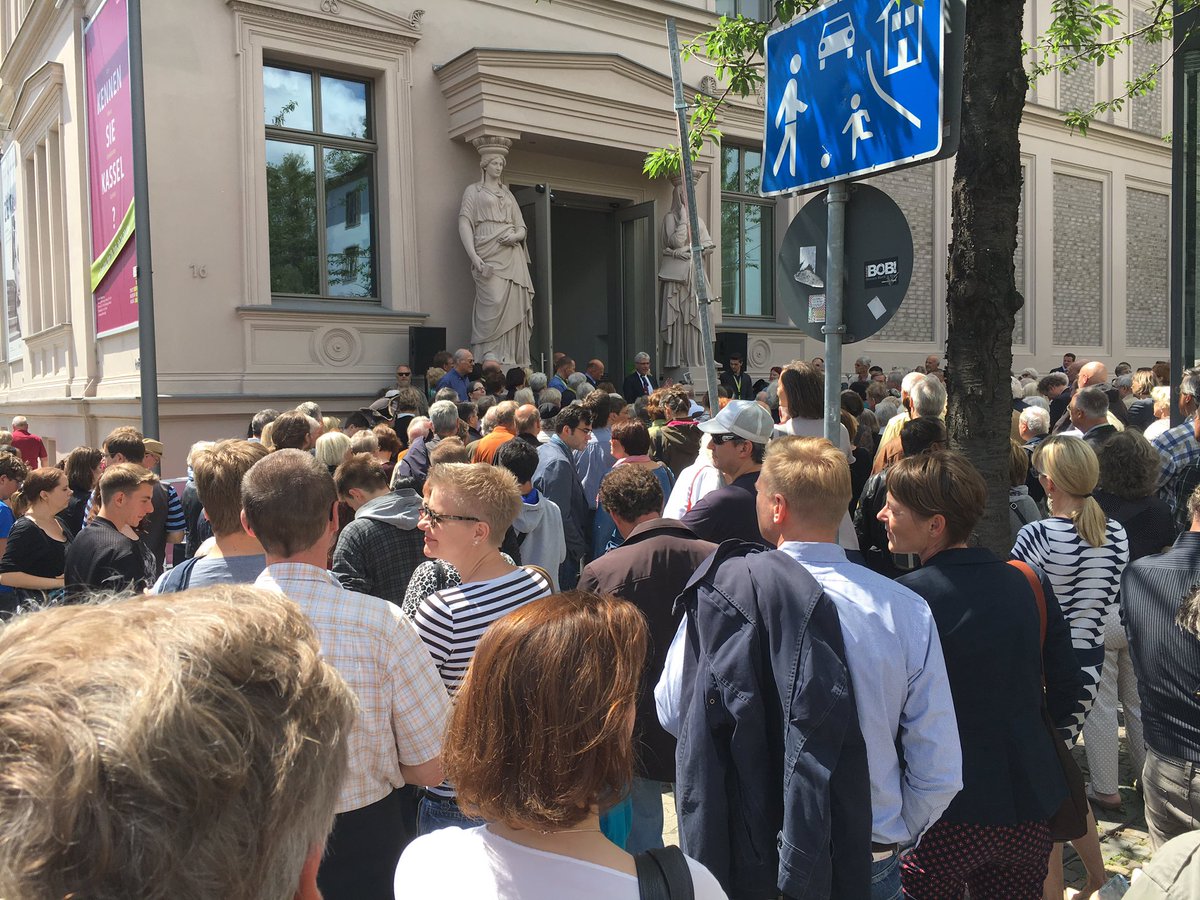 Endlich! Das Stadtmuseum #Kassel wurde soeben von Oberbürgermeister Bertram Hilgen wiedereröffnet. (eul) https://t.co/wlh7X2ydht