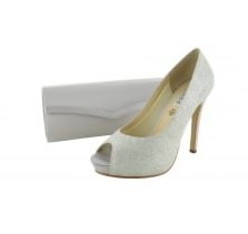 CalmWeddings's tweet photo. Comfortable 'Clarissa' - Comfort should be the main objective for your big day. Shop our versatile shoe range. https://t.co/EycfVF7aOg
