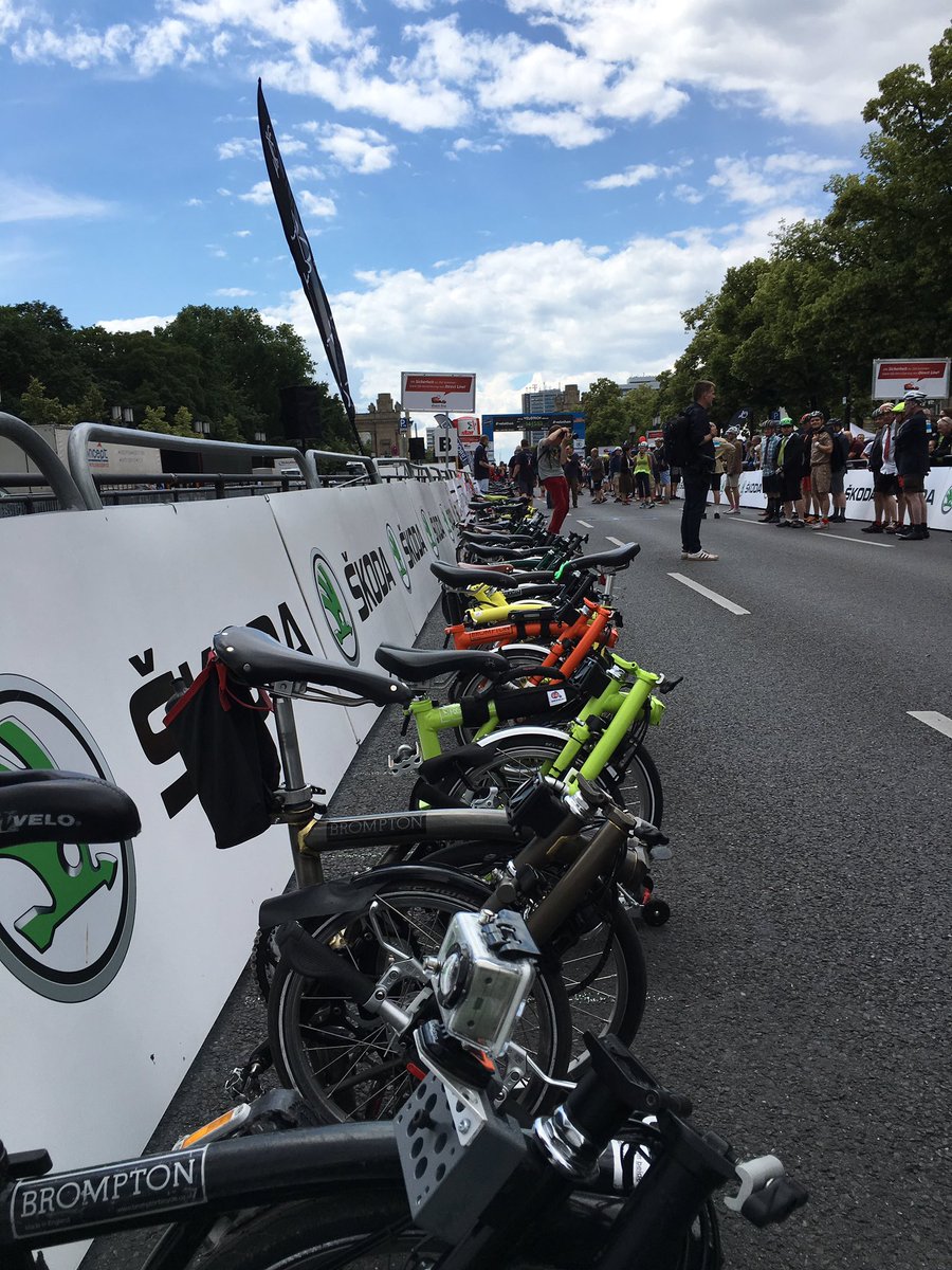 Brompton_DE's tweet photo. In Linie. 15 Minuten bis zu Start #BWCBerlin #VelothonBerlin #Brompton https://t.co/TFW6qc8bHd