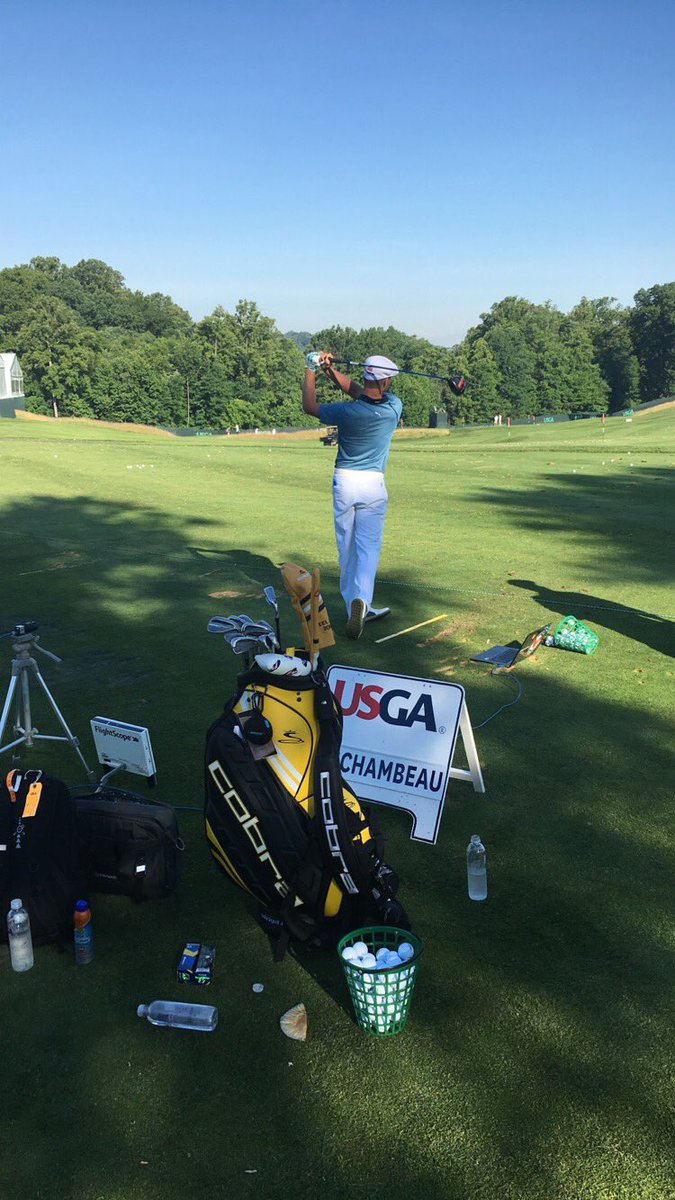 LukeKerrDineen's tweet photo. DeChambeau running a quick software update https://t.co/VnTVZupOqe