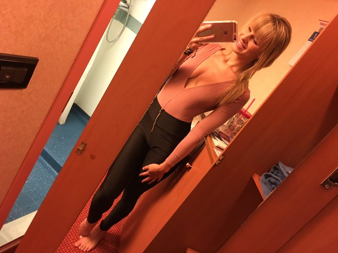 I'll be posting all day my loves 💘 https://t.co/OuOl2b44wi<a href="/tag/live"class="tags"><span>#live</span></a>