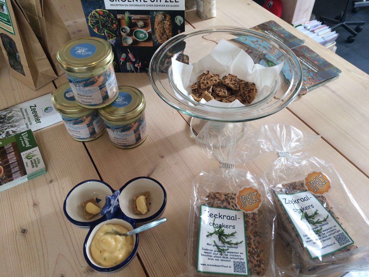 Vandaag in onze winkel #Vlieland een proeverij van #Zeewier mayonaise en zeekraal crackers. #zeewierweken